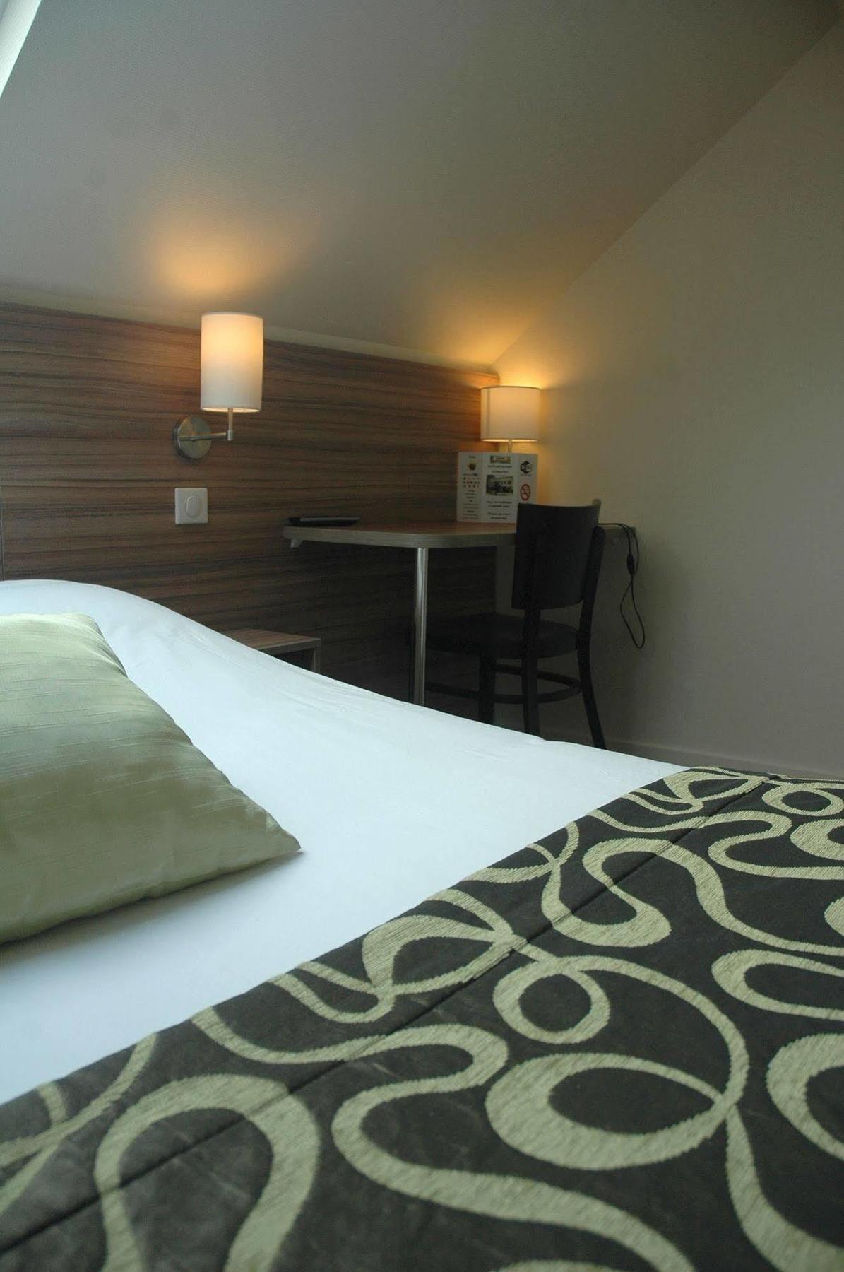 Logis Hotel Le Chene Vert Savenay Exterior foto